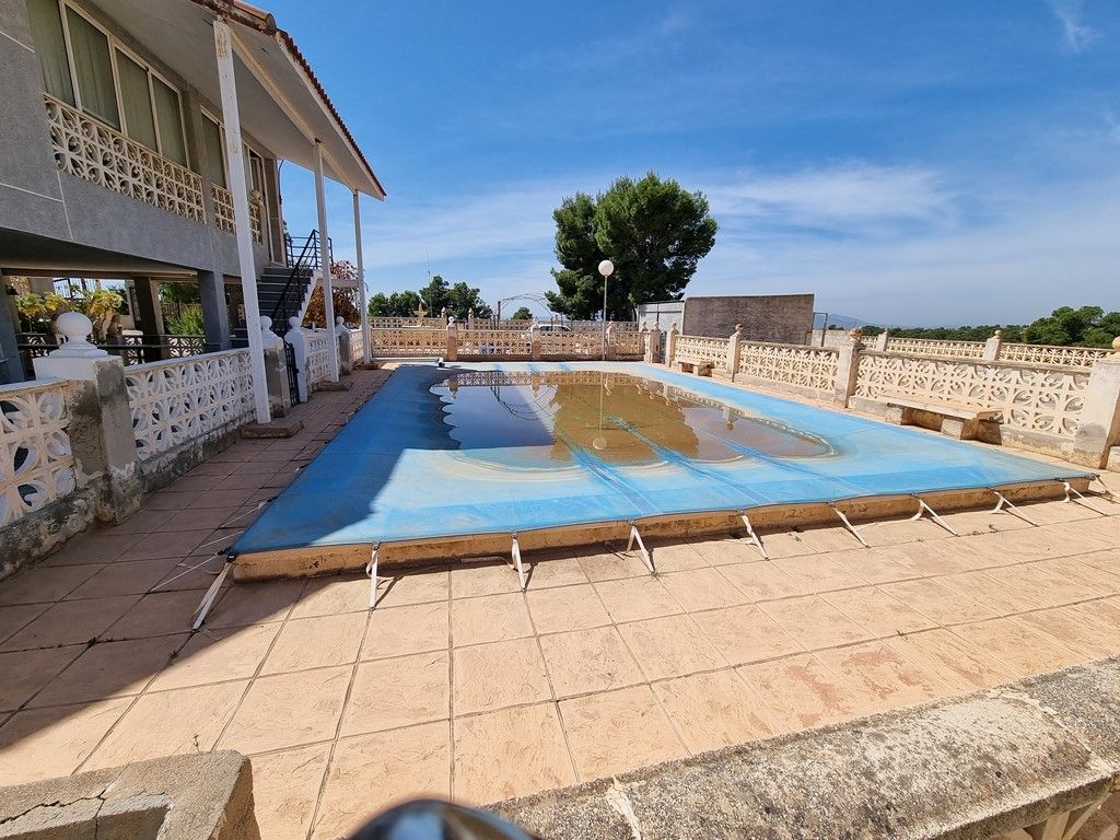 Country house with 6 bedrooms and 3 bathrooms in CREVILLENTE | Ref: SCH-4588