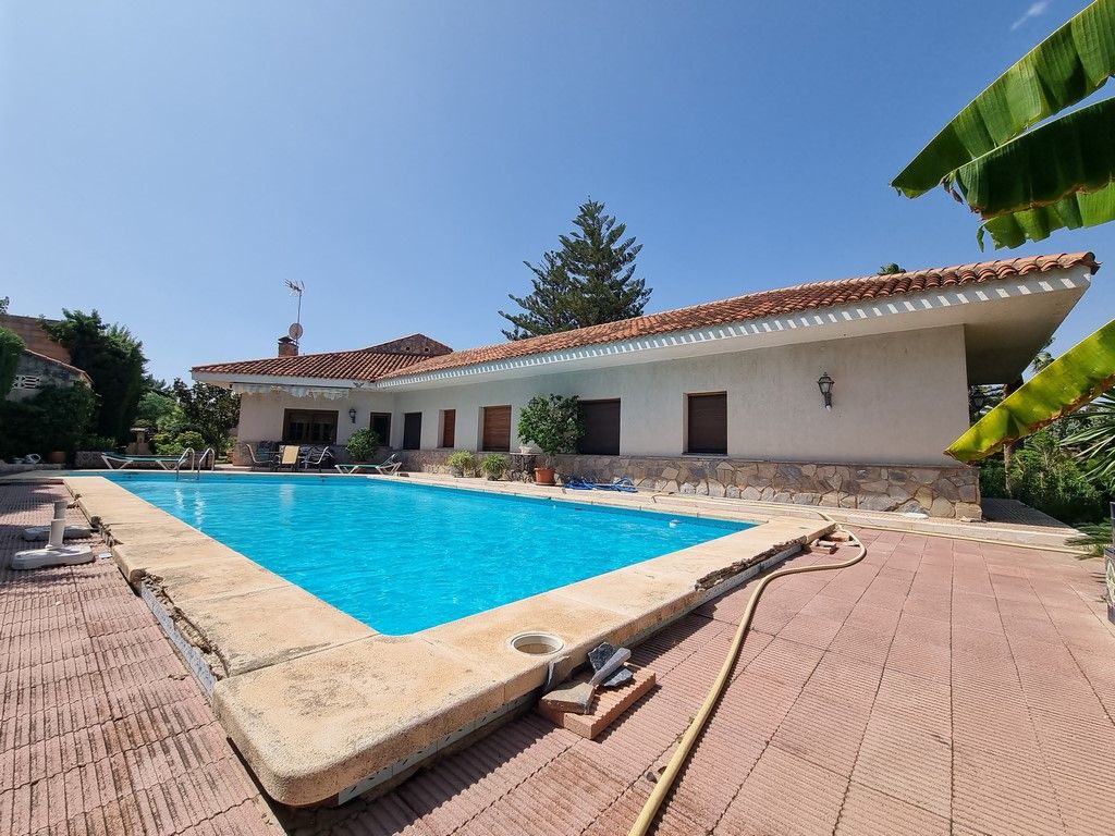 Country house with 4 bedrooms and 2 bathrooms in NOVELDA | Ref: SCH-4828