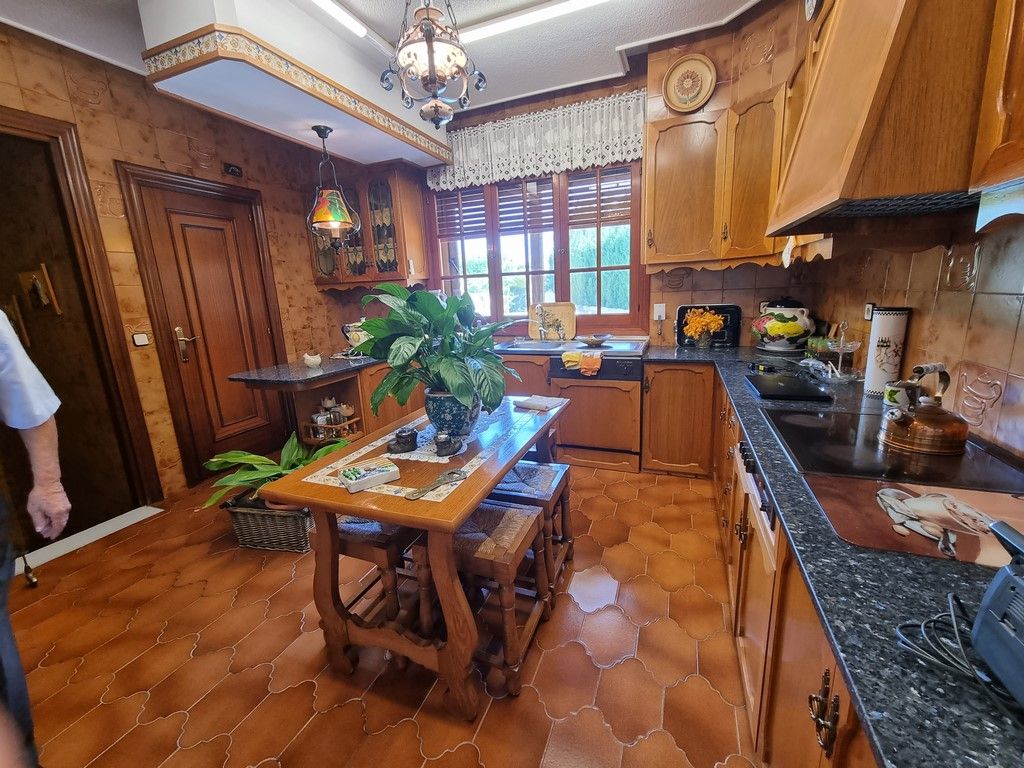 Country house with 4 bedrooms and 2 bathrooms in NOVELDA | Ref: SCH-4828