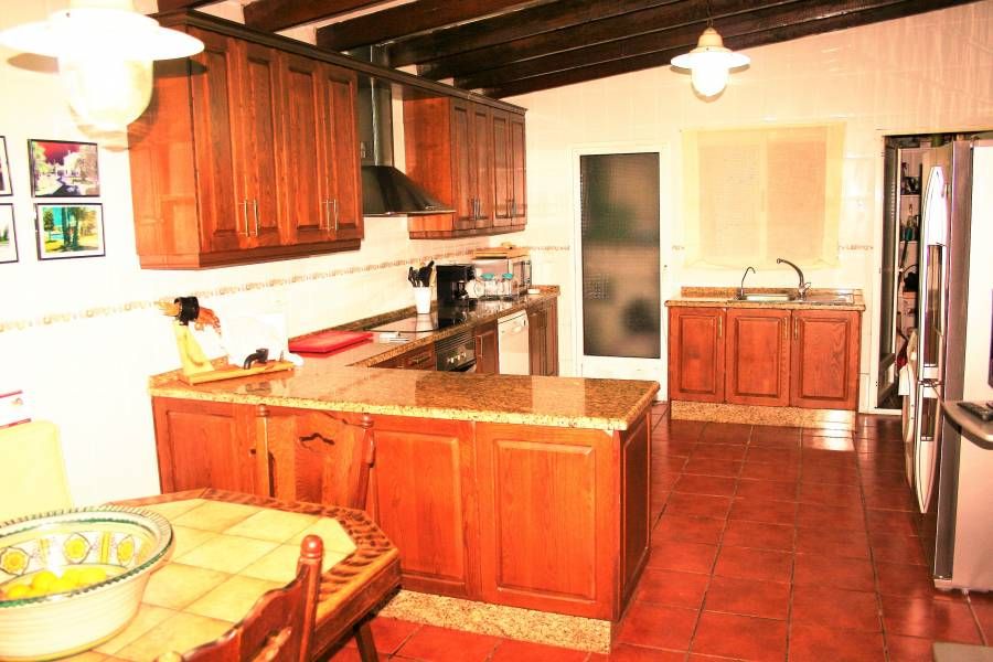 Villa with 7 bedrooms and 4 bathrooms in ALICANTE | Ref: SCH-2484
