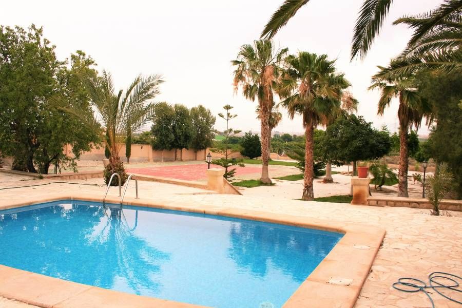 Villa with 7 bedrooms and 4 bathrooms in ALICANTE | Ref: SCH-2484