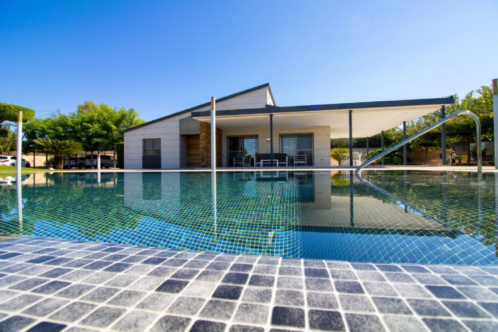 Country house with 3 bedrooms and 2 bathrooms in ELCHE  | Ref: SCH-4735