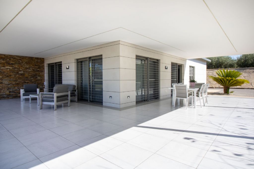 Country house with 3 bedrooms and 2 bathrooms in ELCHE  | Ref: SCH-4735