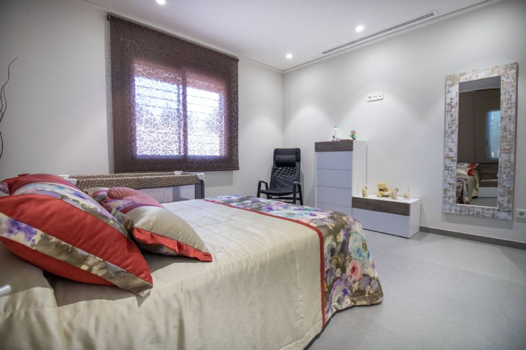 Country house with 3 bedrooms and 2 bathrooms in ELCHE  | Ref: SCH-4735