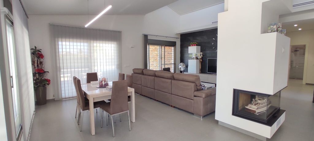 Country house with 3 bedrooms and 2 bathrooms in ELCHE  | Ref: SCH-4735