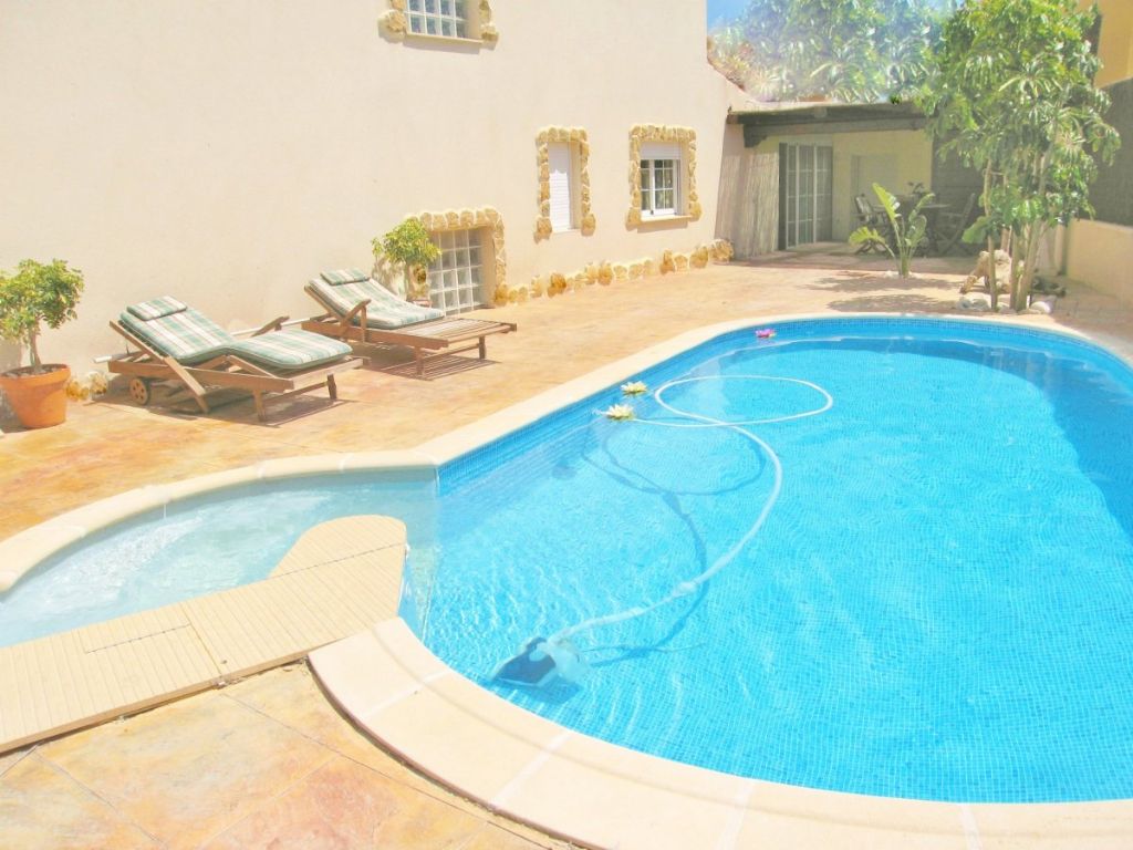 Country house with 5 bedrooms and 3 bathrooms in MUTXAMIEL | Ref: SCH-3917
