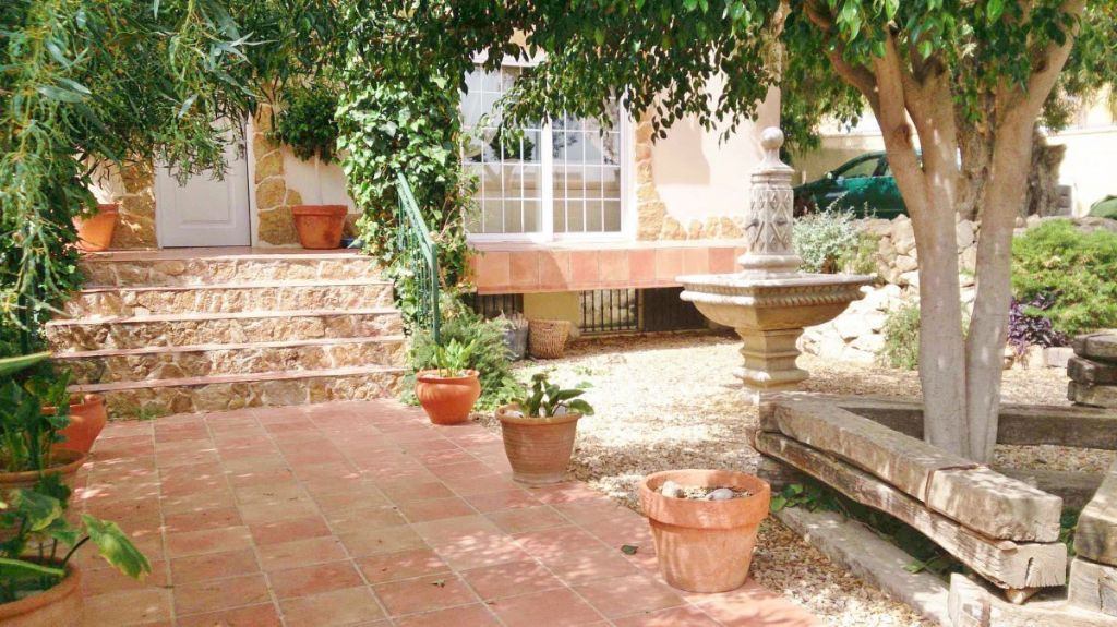 Country house with 5 bedrooms and 3 bathrooms in MUTXAMIEL | Ref: SCH-3917