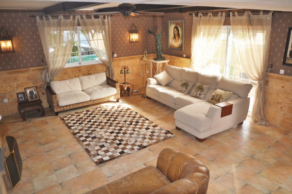 Country house with 5 bedrooms and 3 bathrooms in MUTXAMIEL | Ref: SCH-3917