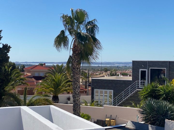 Detached villa with 3 bedrooms and 2 bathrooms in Ciudad Quesada | Ref: VA4675