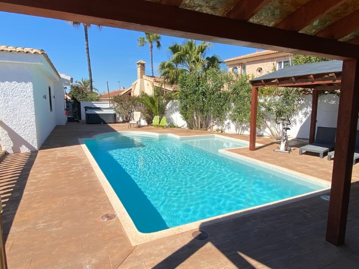 Detached villa with 3 bedrooms and 2 bathrooms in Ciudad Quesada | Ref: VA4675