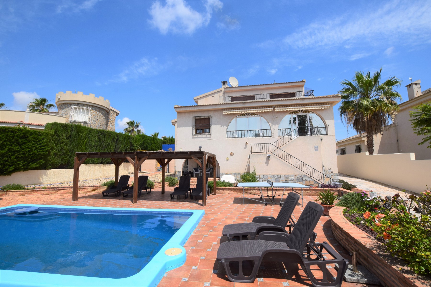 Detached villa with 5 bedrooms and 6 bathrooms in Ciudad Quesada | Ref: VA5007