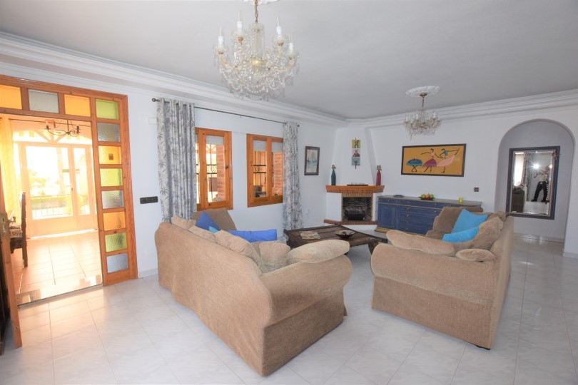 Detached villa with 5 bedrooms and 6 bathrooms in Ciudad Quesada | Ref: VA5007