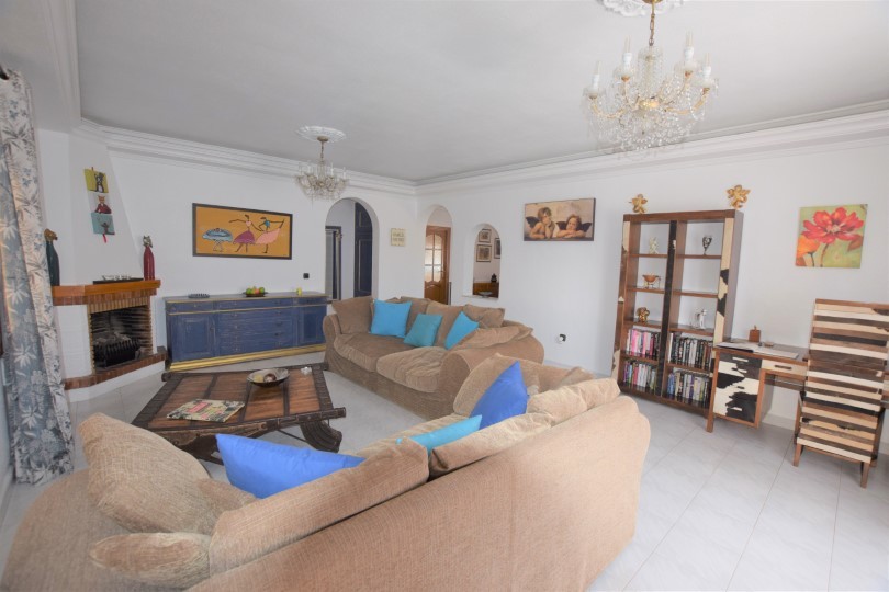 Detached villa with 5 bedrooms and 6 bathrooms in Ciudad Quesada | Ref: VA5007