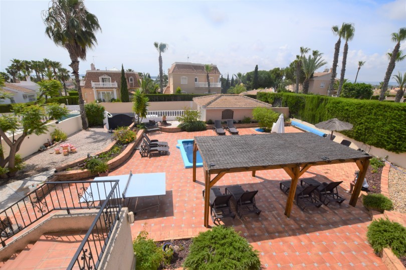 Detached villa with 5 bedrooms and 6 bathrooms in Ciudad Quesada | Ref: VA5007