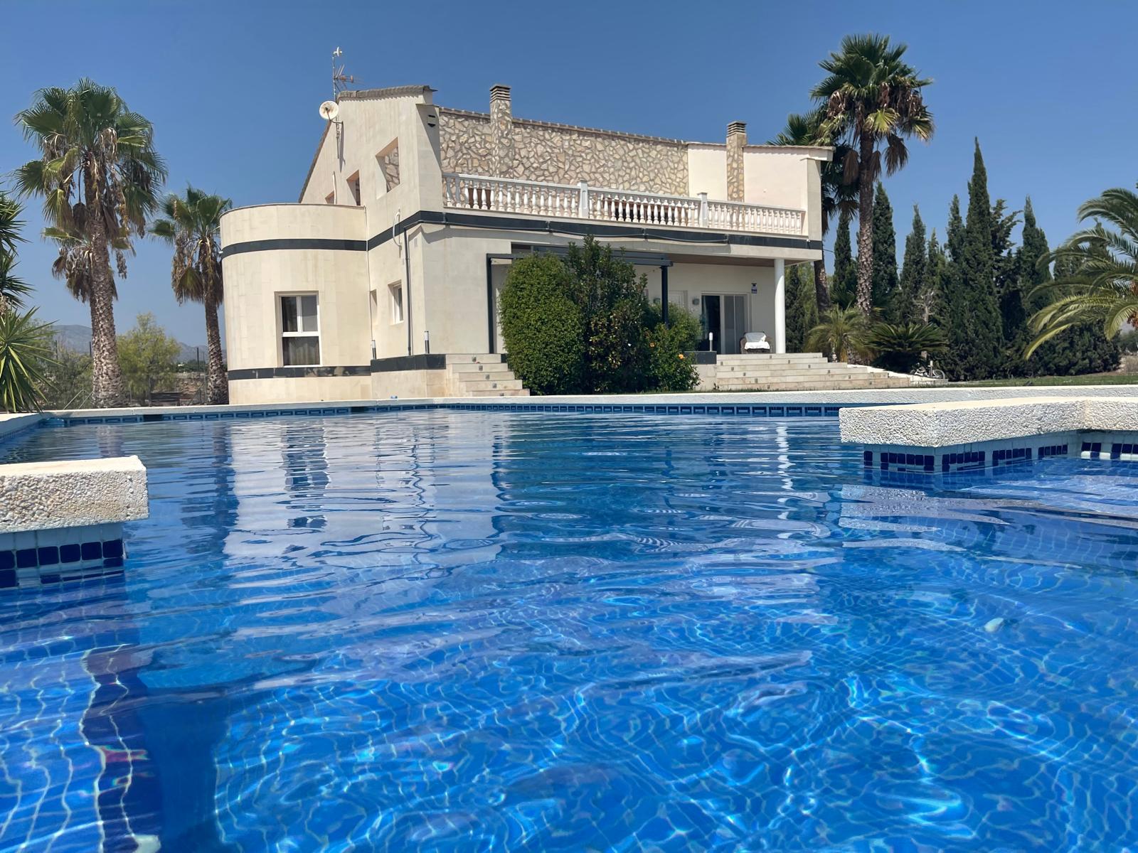 17408247910-1.jpg Country house with 4 bedrooms and 3 bathrooms in NOVELDA | Ref: SCH-5147
