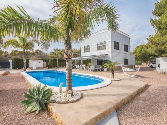 Country house with 4 bedrooms and 2 bathrooms in Elche | Ref: SCH-5151