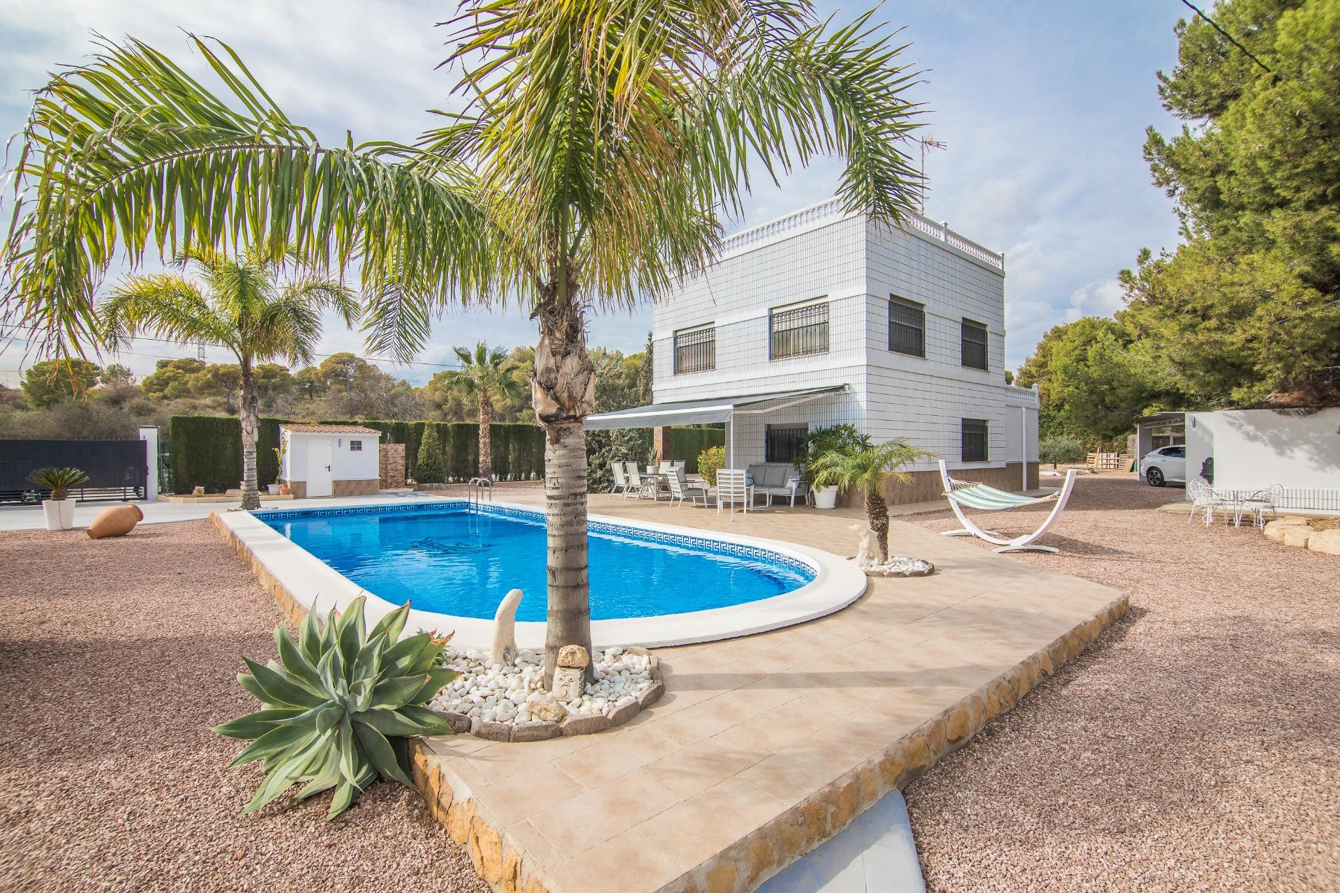 Country house with 4 bedrooms and 2 bathrooms in Elche | Ref: SCH-5151