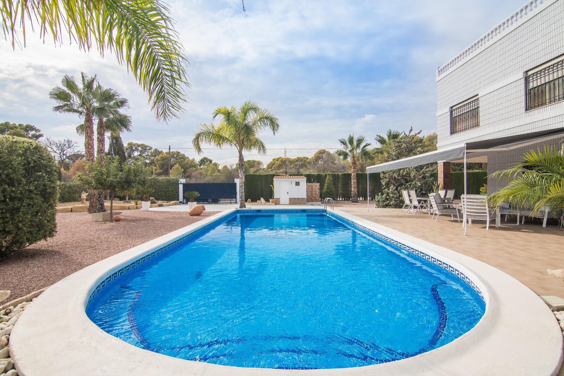 Country house with 4 bedrooms and 2 bathrooms in Elche | Ref: SCH-5151