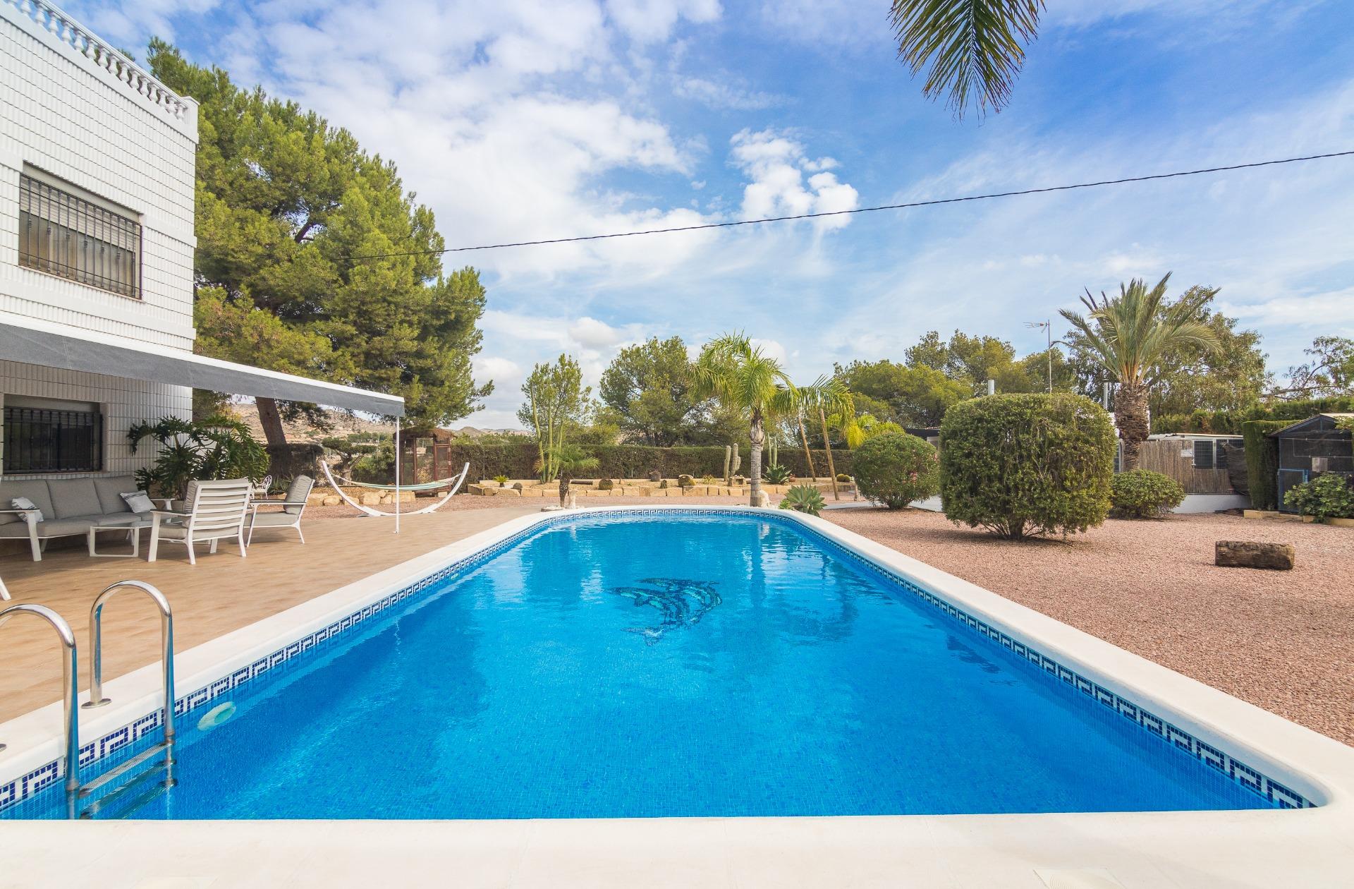 Country house with 4 bedrooms and 2 bathrooms in Elche | Ref: SCH-5151