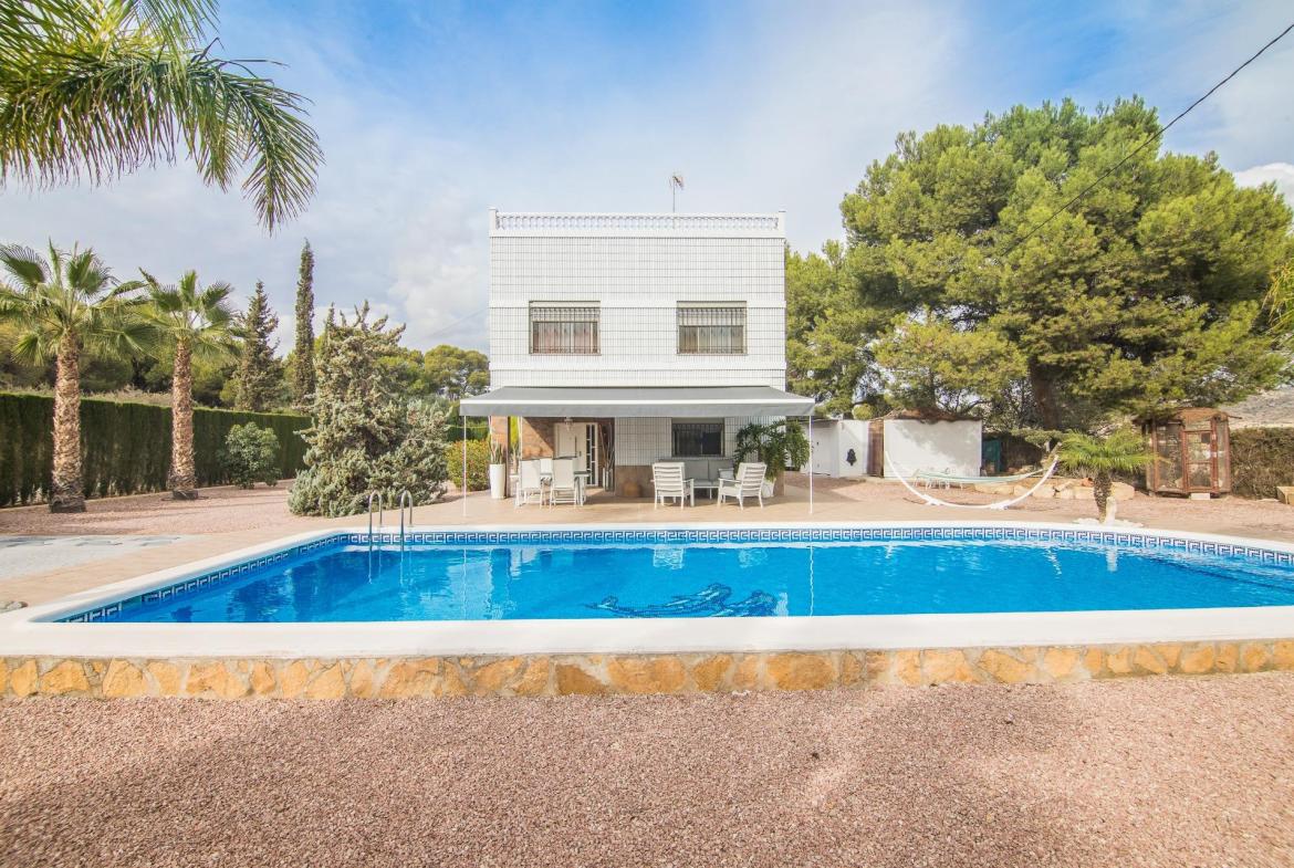 Country house with 4 bedrooms and 2 bathrooms in Elche | Ref: SCH-5151