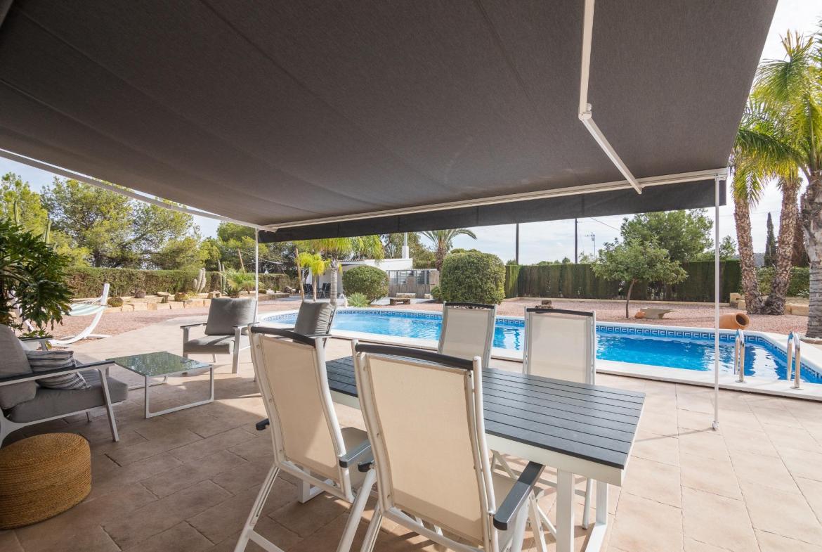 Country house with 4 bedrooms and 2 bathrooms in Elche | Ref: SCH-5151