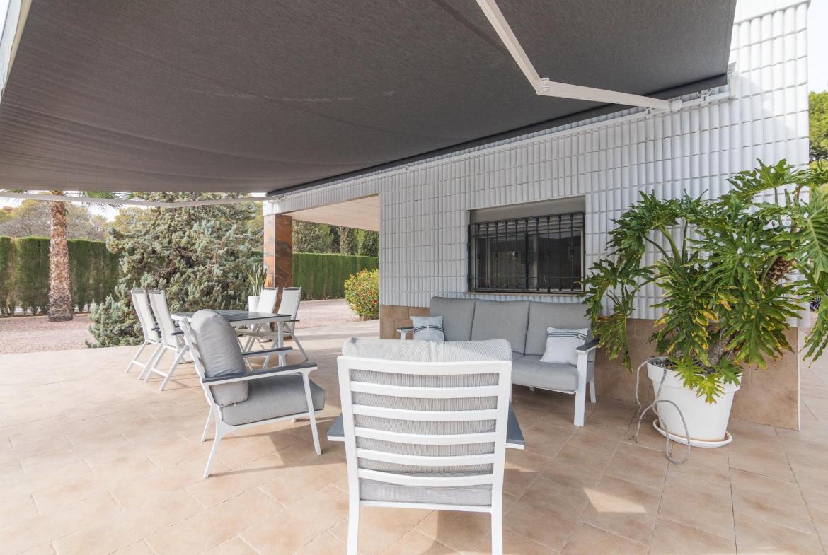 Country house with 4 bedrooms and 2 bathrooms in Elche | Ref: SCH-5151