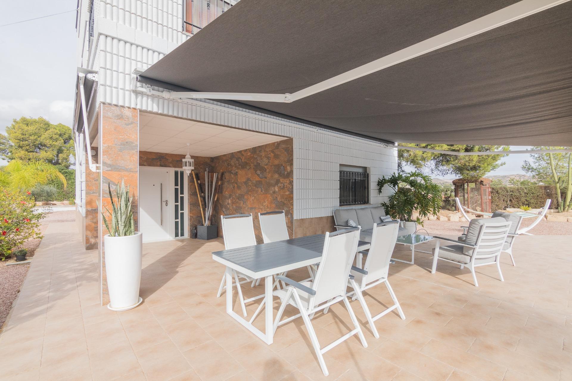 Country house with 4 bedrooms and 2 bathrooms in Elche | Ref: SCH-5151