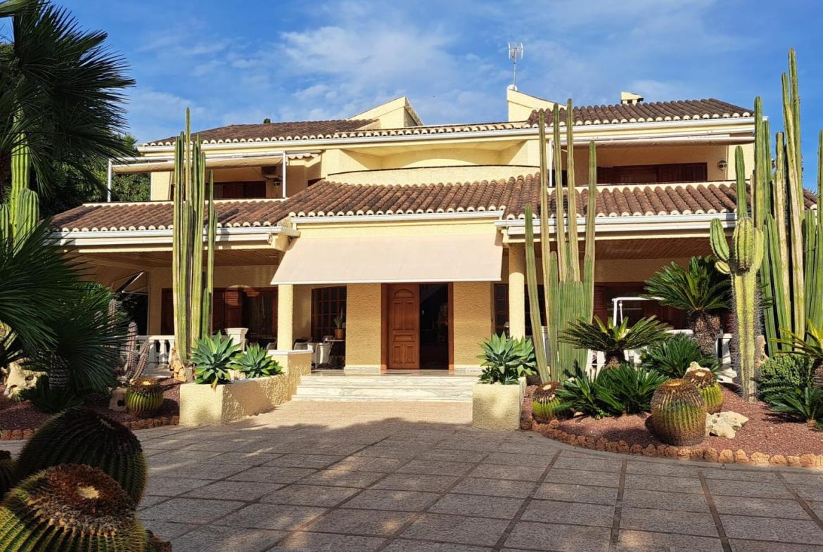 Villa with 7 bedrooms and 4 bathrooms in ELCHE | Ref: SCH-5097