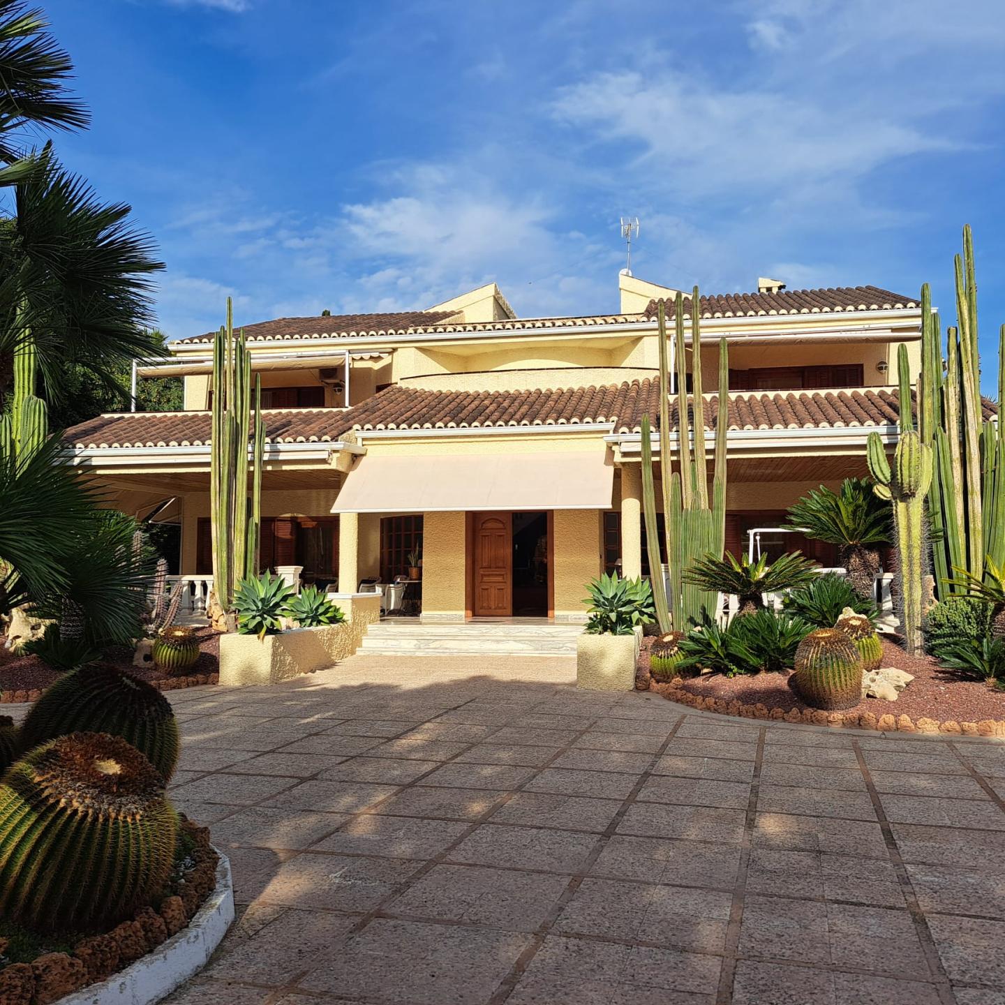 Villa with 7 bedrooms and 4 bathrooms in ELCHE | Ref: SCH-5097