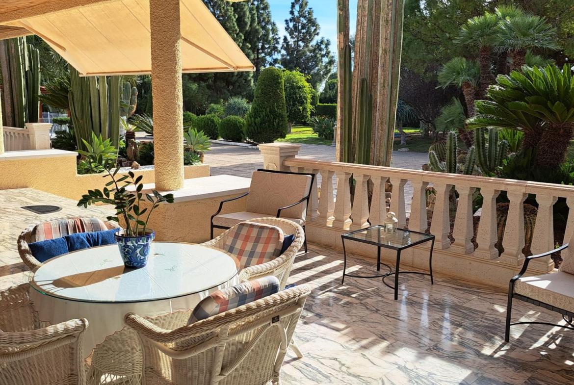 Villa with 7 bedrooms and 4 bathrooms in ELCHE | Ref: SCH-5097