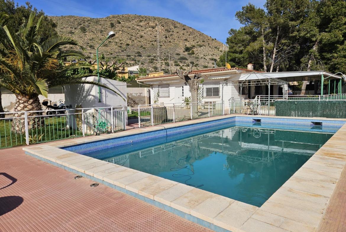Country house with 7 bedrooms and 3 bathrooms in NOVELDA | Ref: SCH-5161