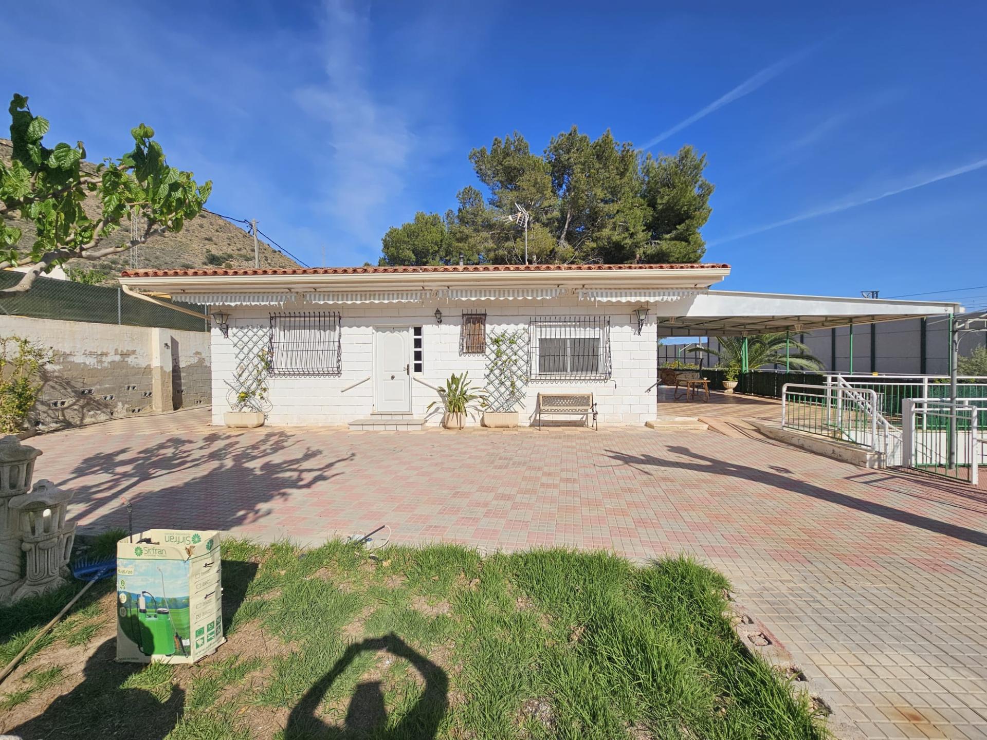 Country house with 7 bedrooms and 3 bathrooms in NOVELDA | Ref: SCH-5161