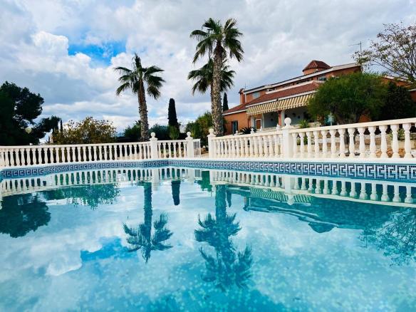 Country house with 4 bedrooms and 3 bathrooms in ELCHE | Ref: SCH-5165