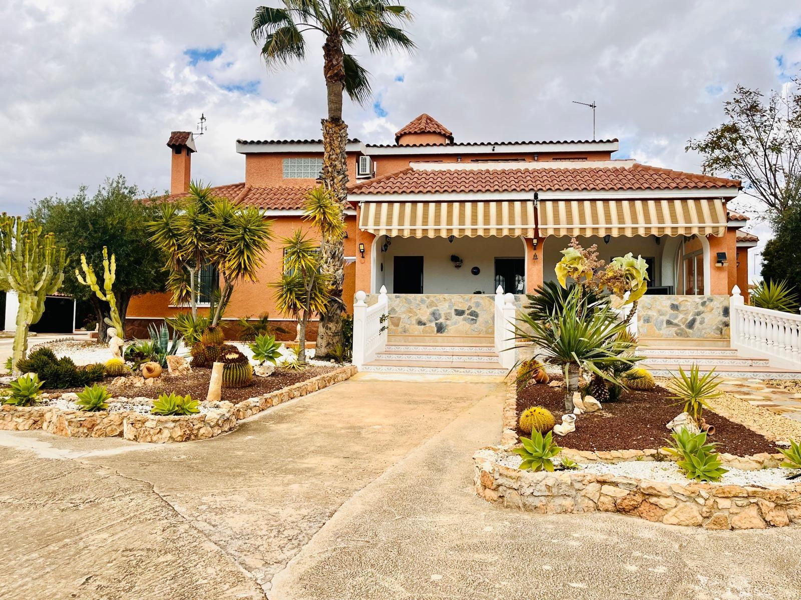 Country house with 4 bedrooms and 3 bathrooms in ELCHE | Ref: SCH-5165