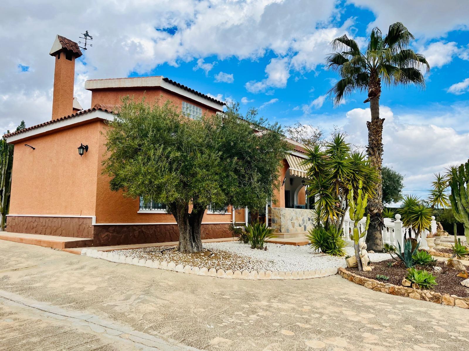 Country house with 4 bedrooms and 3 bathrooms in ELCHE | Ref: SCH-5165