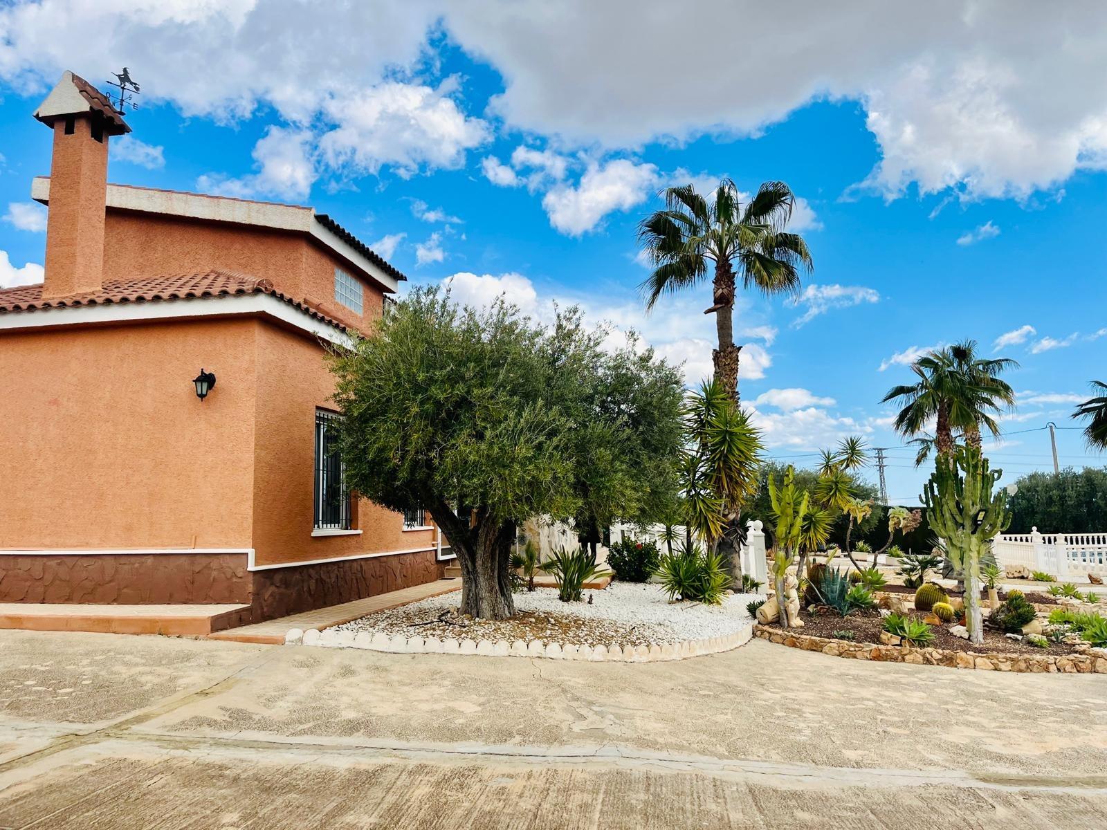 Country house with 4 bedrooms and 3 bathrooms in ELCHE | Ref: SCH-5165