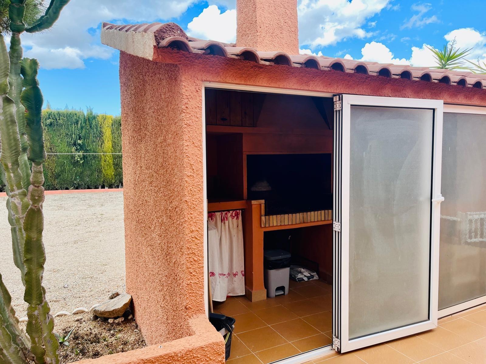 Country house with 4 bedrooms and 3 bathrooms in ELCHE | Ref: SCH-5165