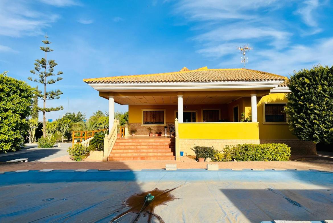 Country house with 6 bedrooms and 4 bathrooms in ELCHE | Ref: SCH-5166