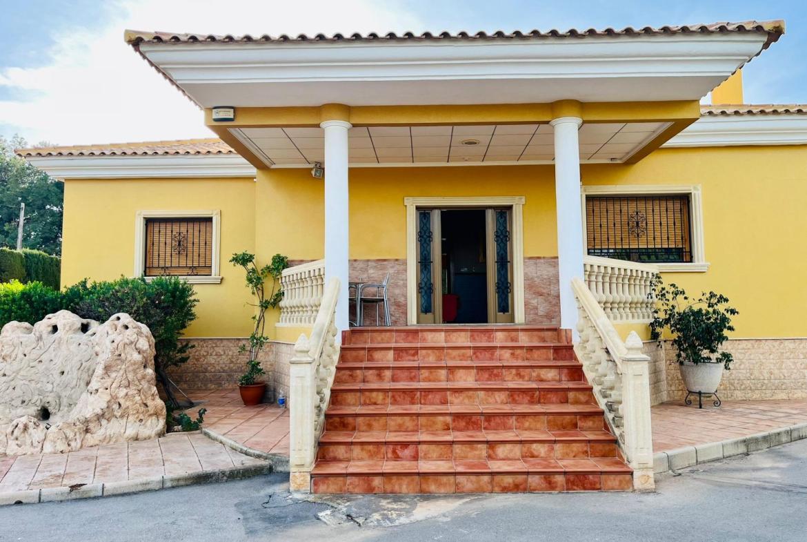 Country house with 6 bedrooms and 4 bathrooms in ELCHE | Ref: SCH-5166