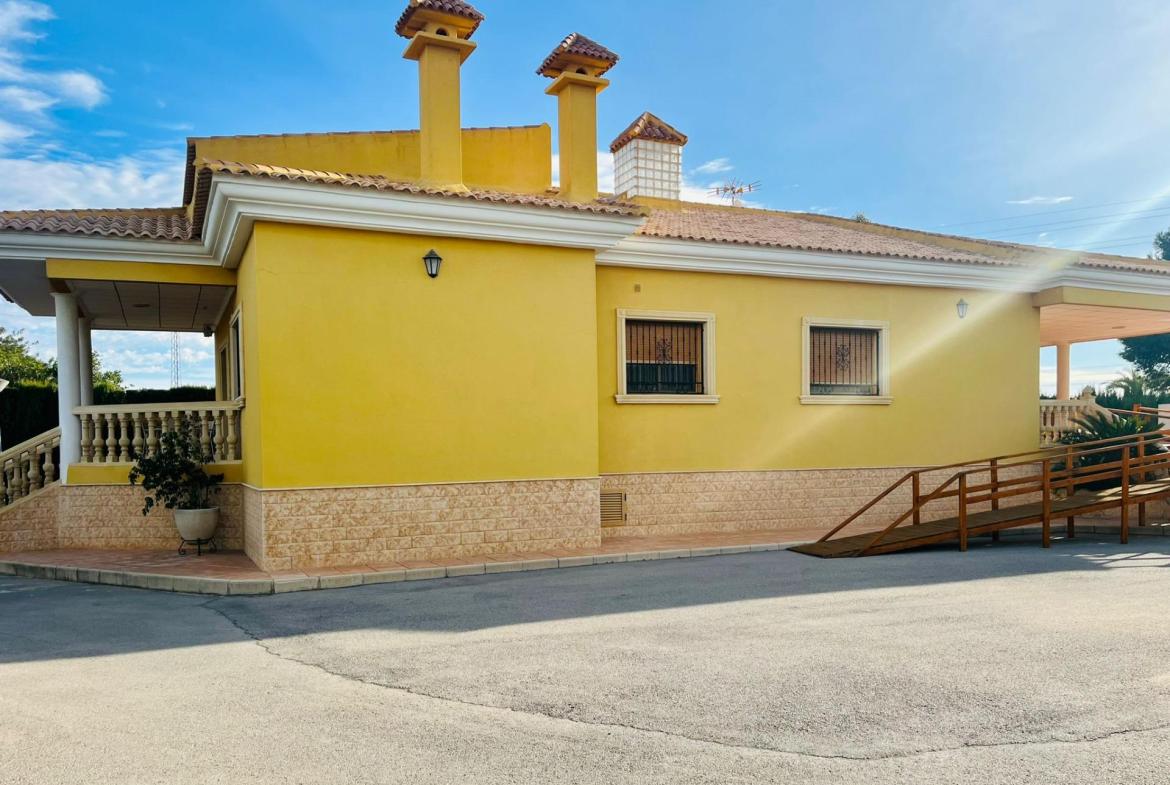 Country house with 6 bedrooms and 4 bathrooms in ELCHE | Ref: SCH-5166
