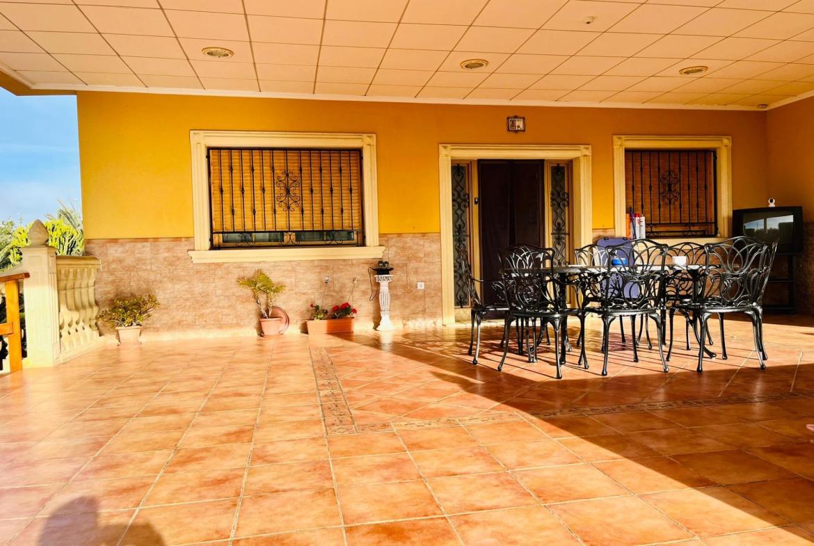 Country house with 6 bedrooms and 4 bathrooms in ELCHE | Ref: SCH-5166