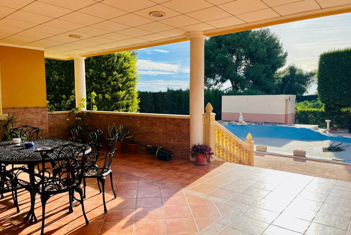 Country house with 6 bedrooms and 4 bathrooms in ELCHE | Ref: SCH-5166