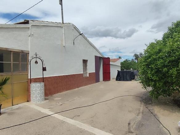 Country house with 4 bedrooms and 2 bathrooms in ELCHE | Ref: SCH-5167