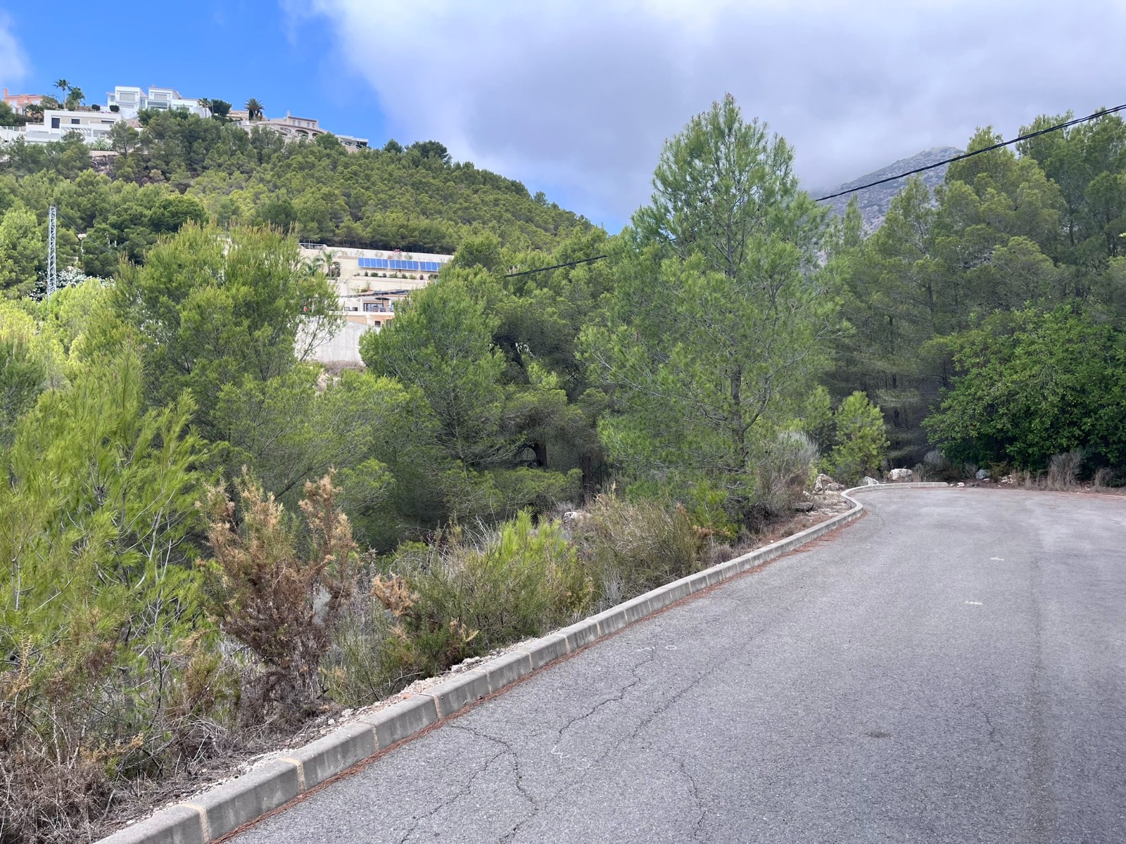 o_1iode4ek31he41fr2p3u17b5195r28.jpeg Plot in Altea