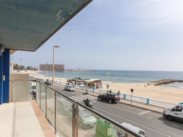 Apartment with 4 bedrooms and 3 bathrooms in TORREVIEJA | Ref: SCH-5175