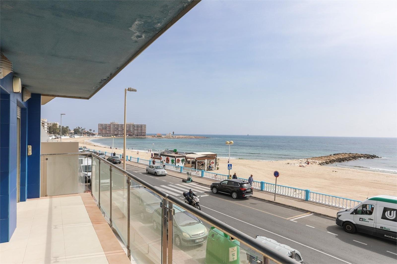 Apartment with 4 bedrooms and 3 bathrooms in TORREVIEJA | Ref: SCH-5175