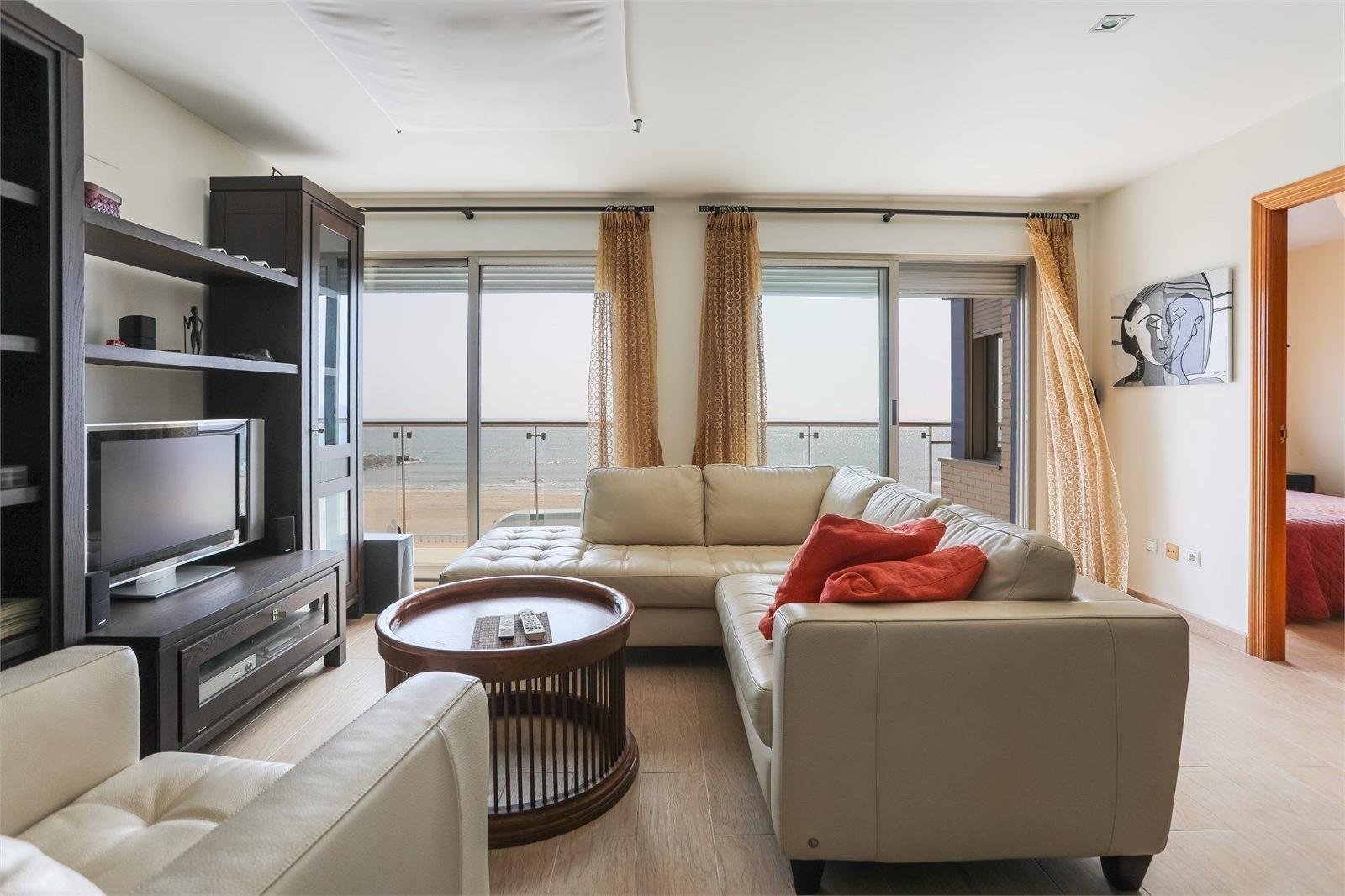 Apartment with 4 bedrooms and 3 bathrooms in TORREVIEJA | Ref: SCH-5175
