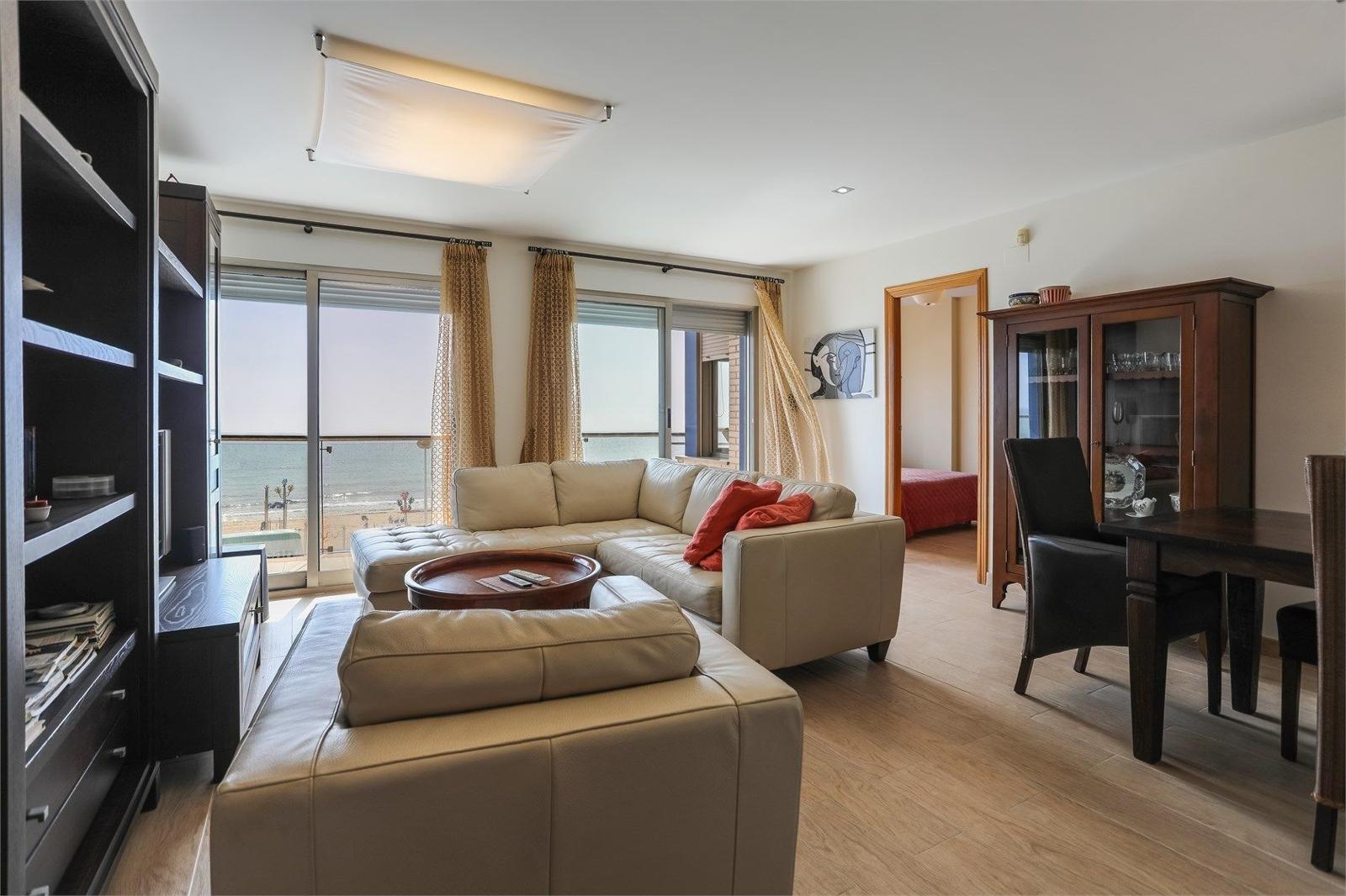Apartment with 4 bedrooms and 3 bathrooms in TORREVIEJA | Ref: SCH-5175