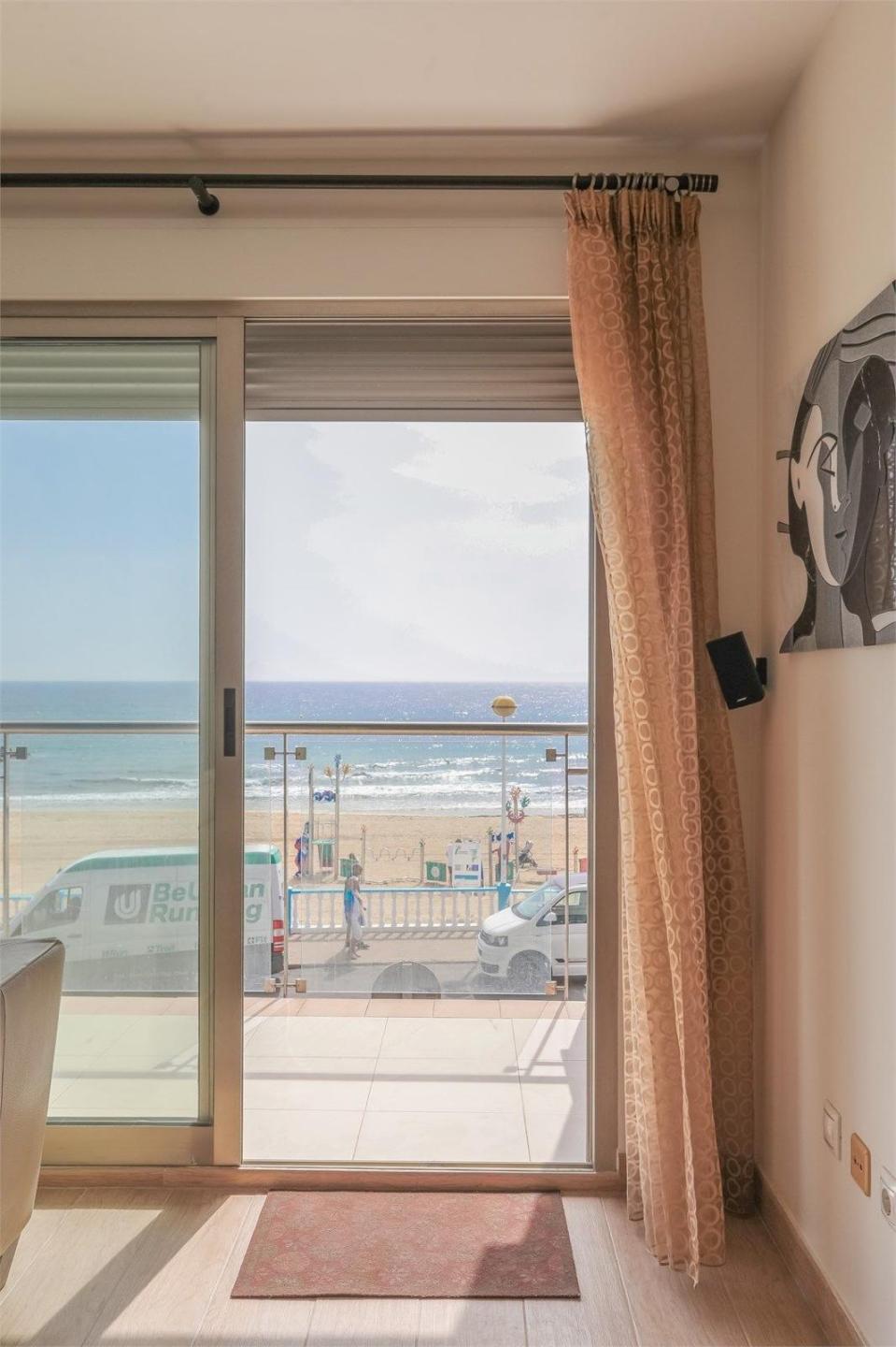 Apartment with 4 bedrooms and 3 bathrooms in TORREVIEJA | Ref: SCH-5175