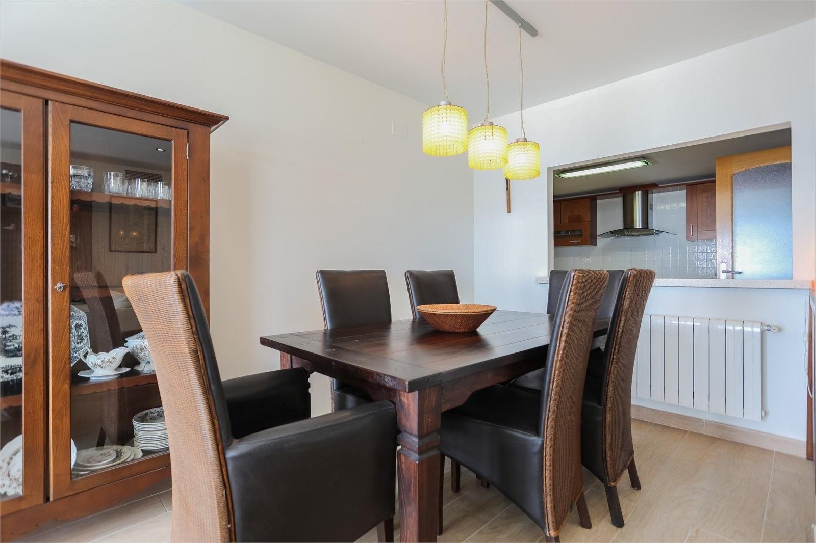 Apartment with 4 bedrooms and 3 bathrooms in TORREVIEJA | Ref: SCH-5175